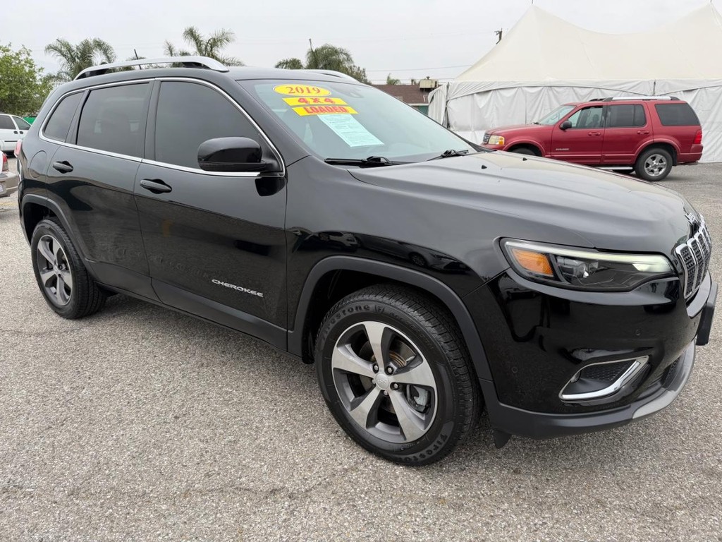 Jeep Cherokee Vehicle Full-screen Gallery Image 03