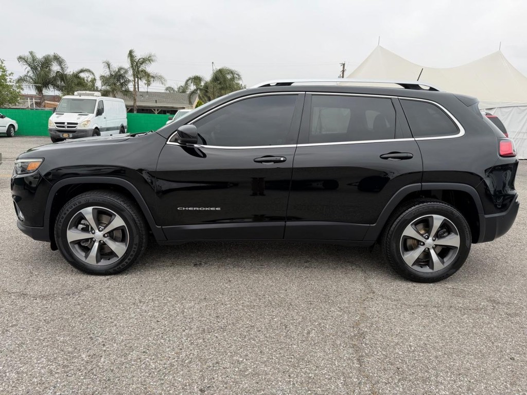 Jeep Cherokee Vehicle Full-screen Gallery Image 11