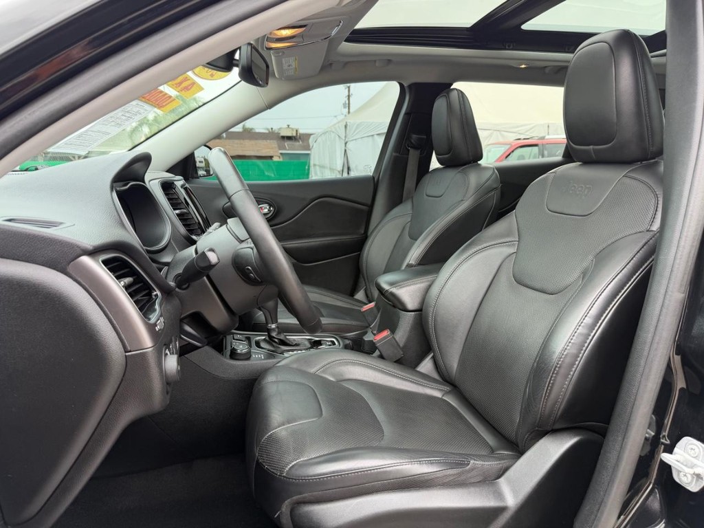 Jeep Cherokee Vehicle Full-screen Gallery Image 18