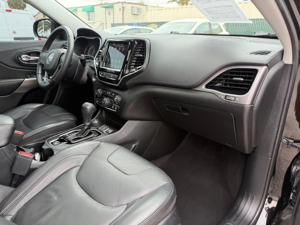 Jeep Cherokee Vehicle Full-screen Gallery Image 20