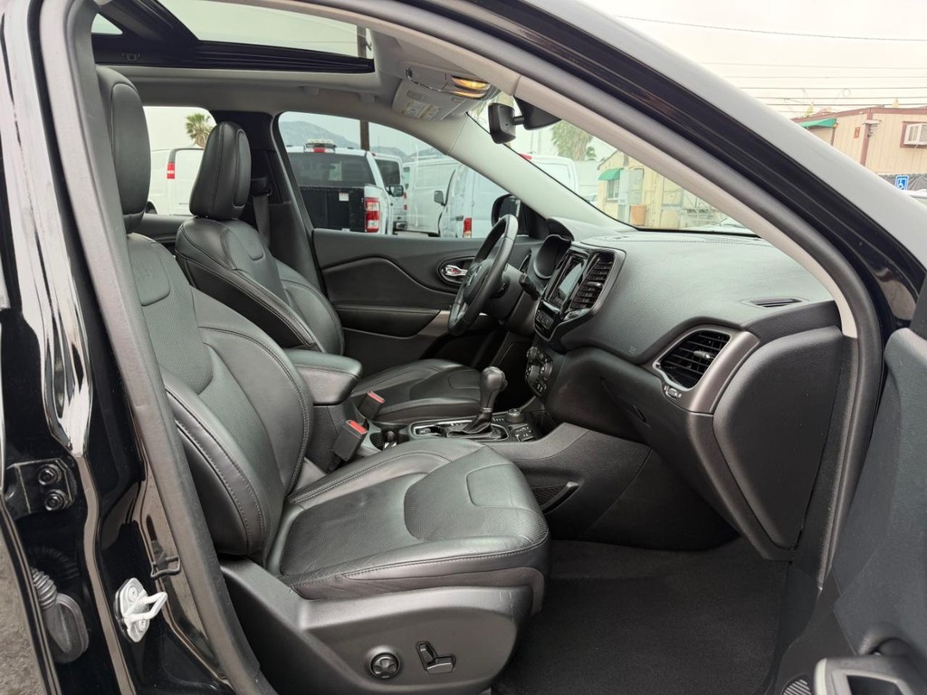 Jeep Cherokee Vehicle Full-screen Gallery Image 21