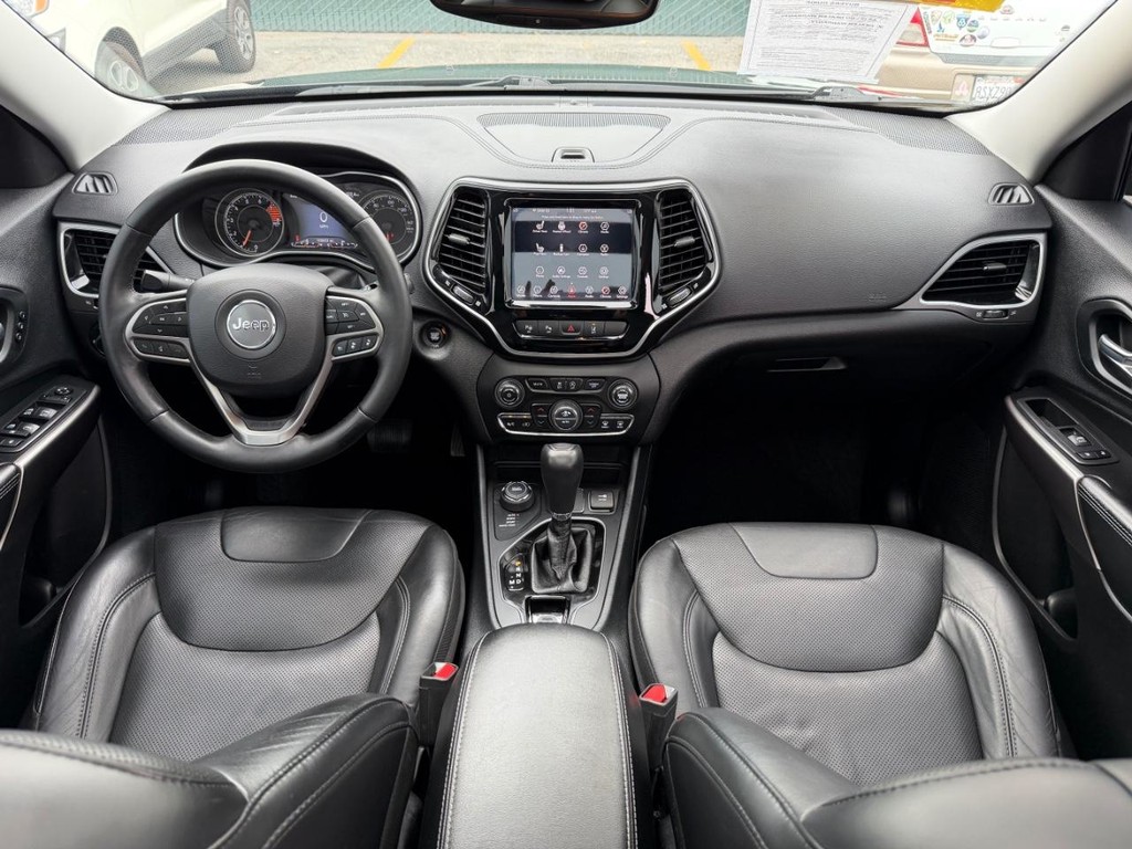 Jeep Cherokee Vehicle Full-screen Gallery Image 23