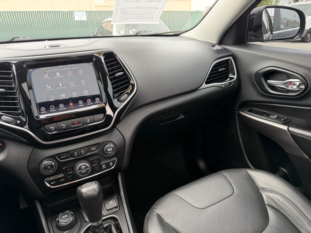 Jeep Cherokee Vehicle Full-screen Gallery Image 26