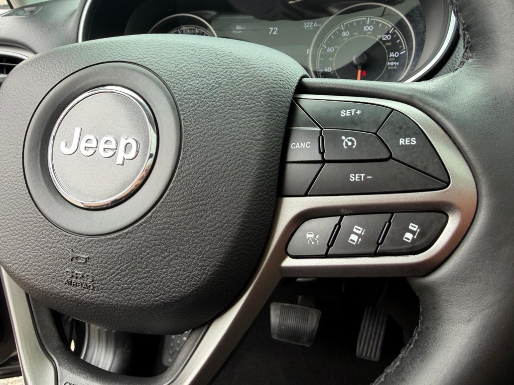 Jeep Cherokee Vehicle Full-screen Gallery Image 29