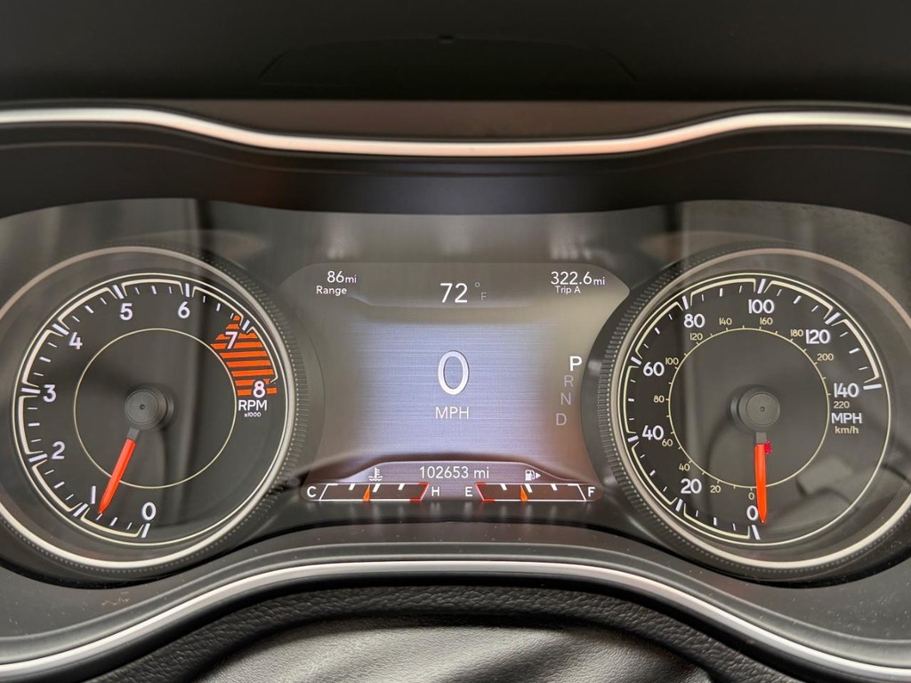 Jeep Cherokee Vehicle Full-screen Gallery Image 30