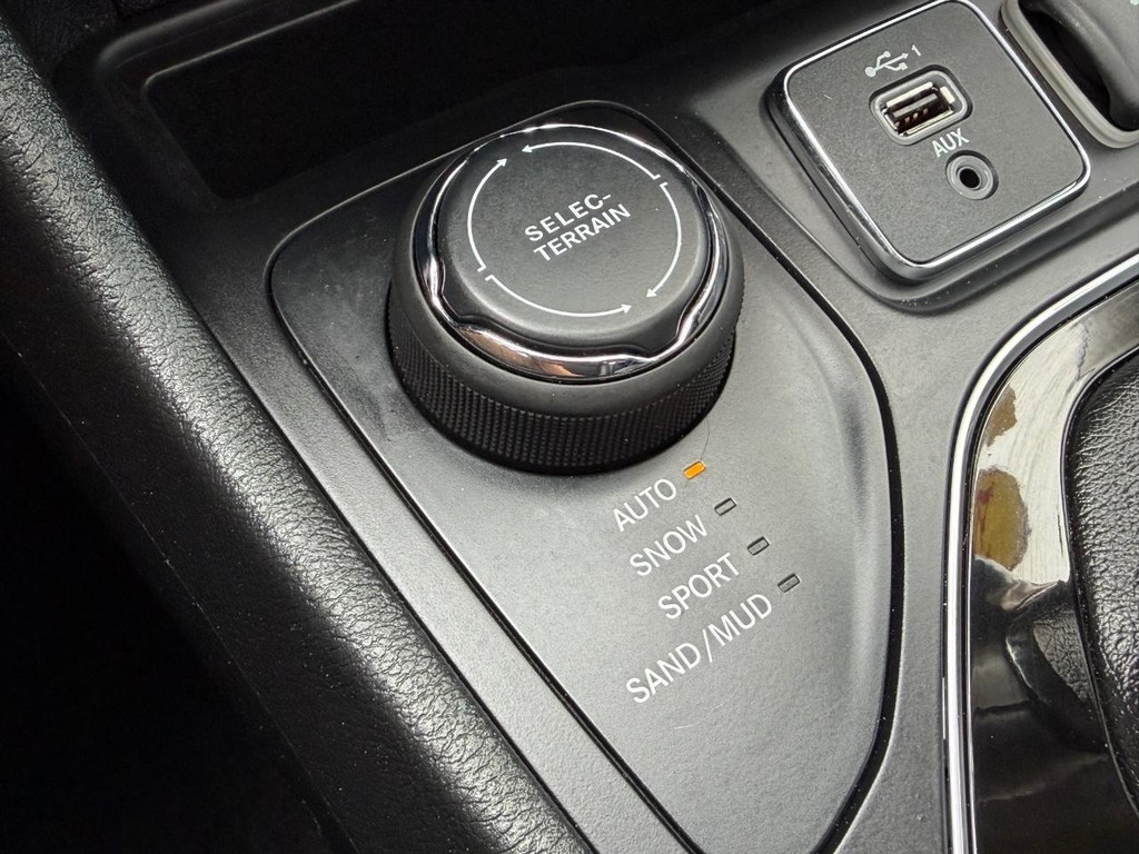 Jeep Cherokee Vehicle Full-screen Gallery Image 33