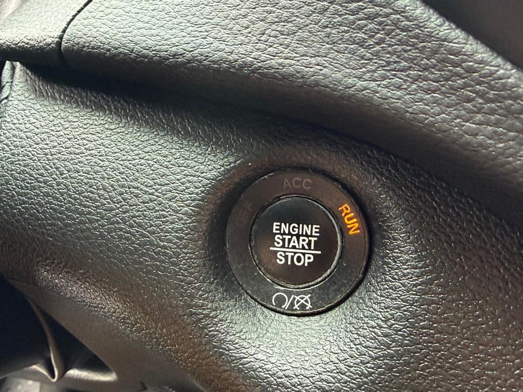 Jeep Cherokee Vehicle Full-screen Gallery Image 35