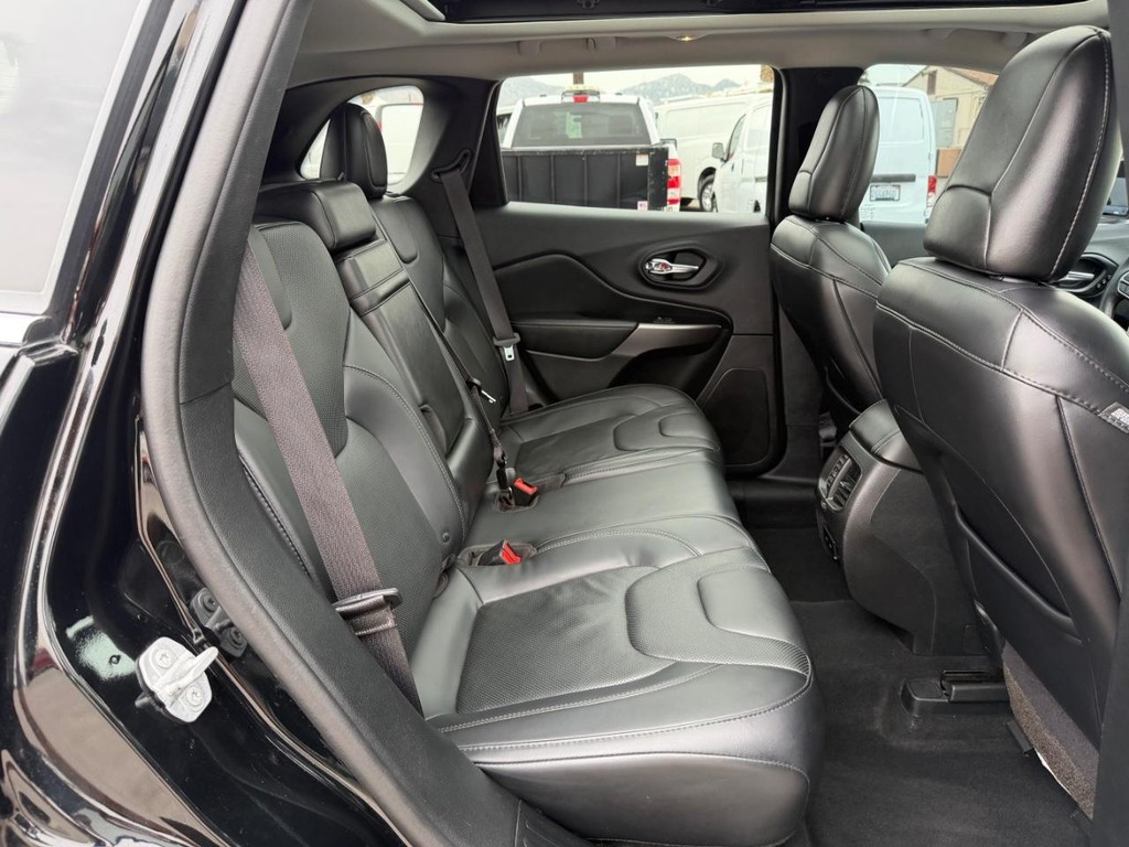 Jeep Cherokee Vehicle Full-screen Gallery Image 38