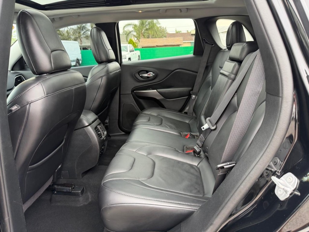 Jeep Cherokee Vehicle Full-screen Gallery Image 41