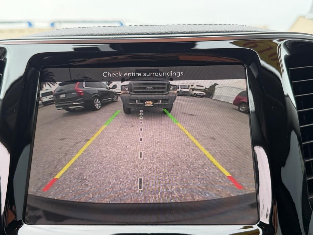 Jeep Cherokee Vehicle Full-screen Gallery Image 44