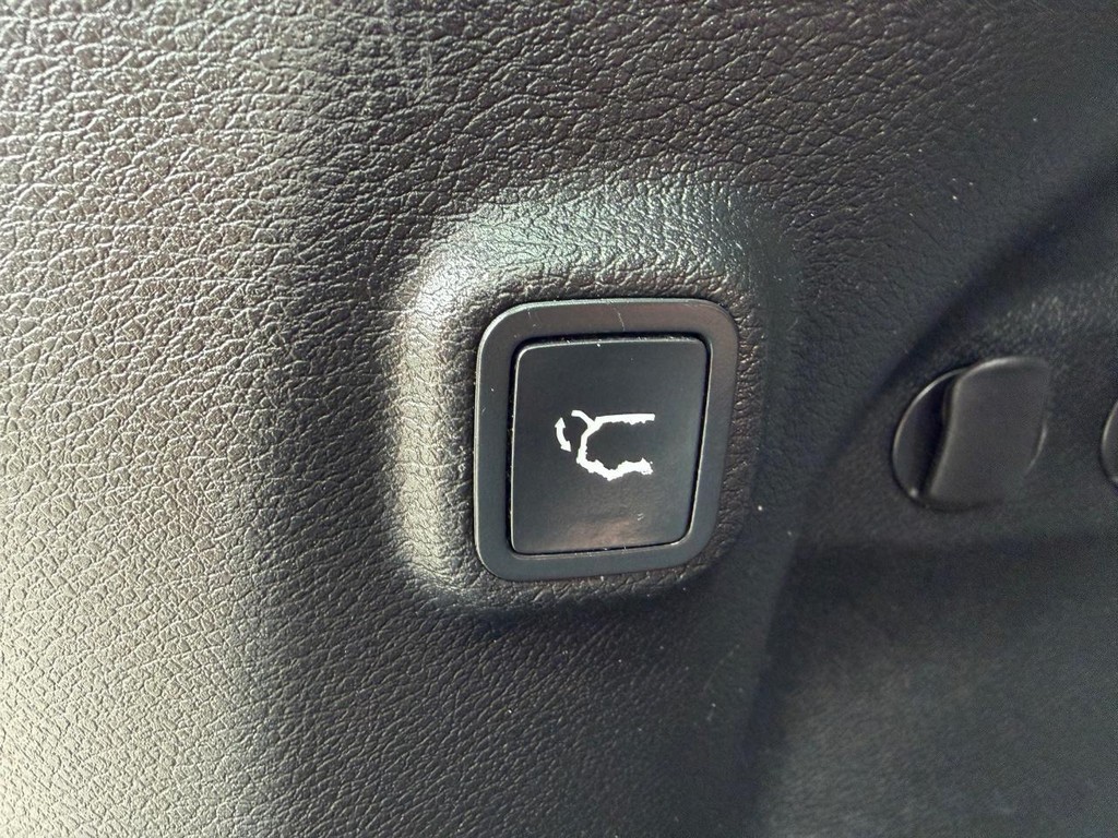 Jeep Cherokee Vehicle Full-screen Gallery Image 45