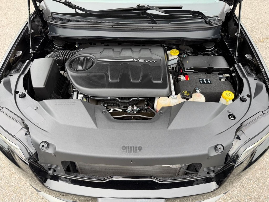 Jeep Cherokee Vehicle Full-screen Gallery Image 50