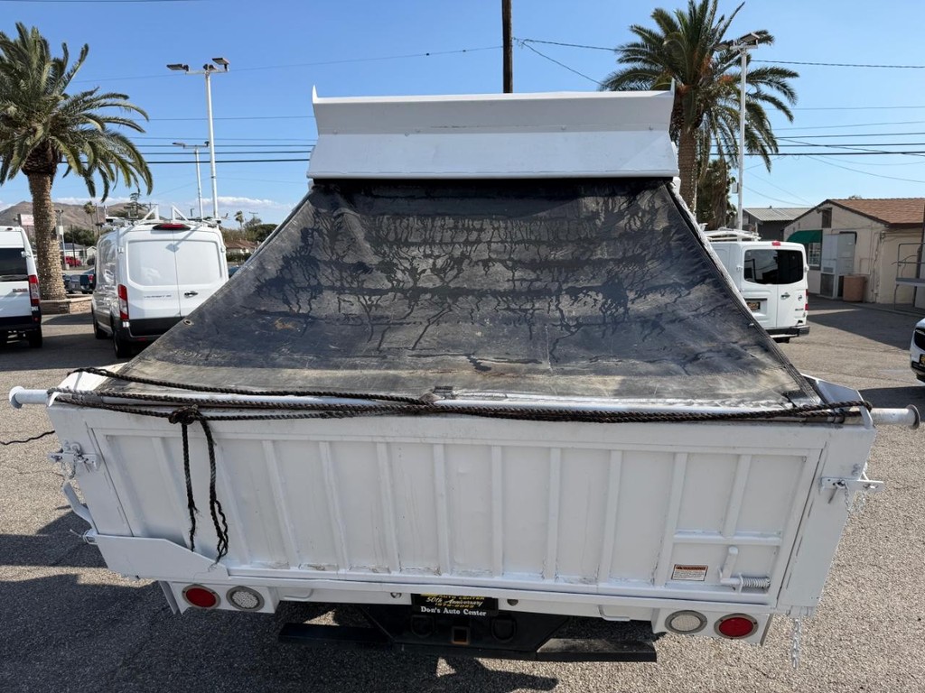 Ford F-550 Vehicle Full-screen Gallery Image 23