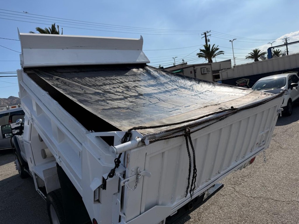 Ford F-550 Vehicle Full-screen Gallery Image 24