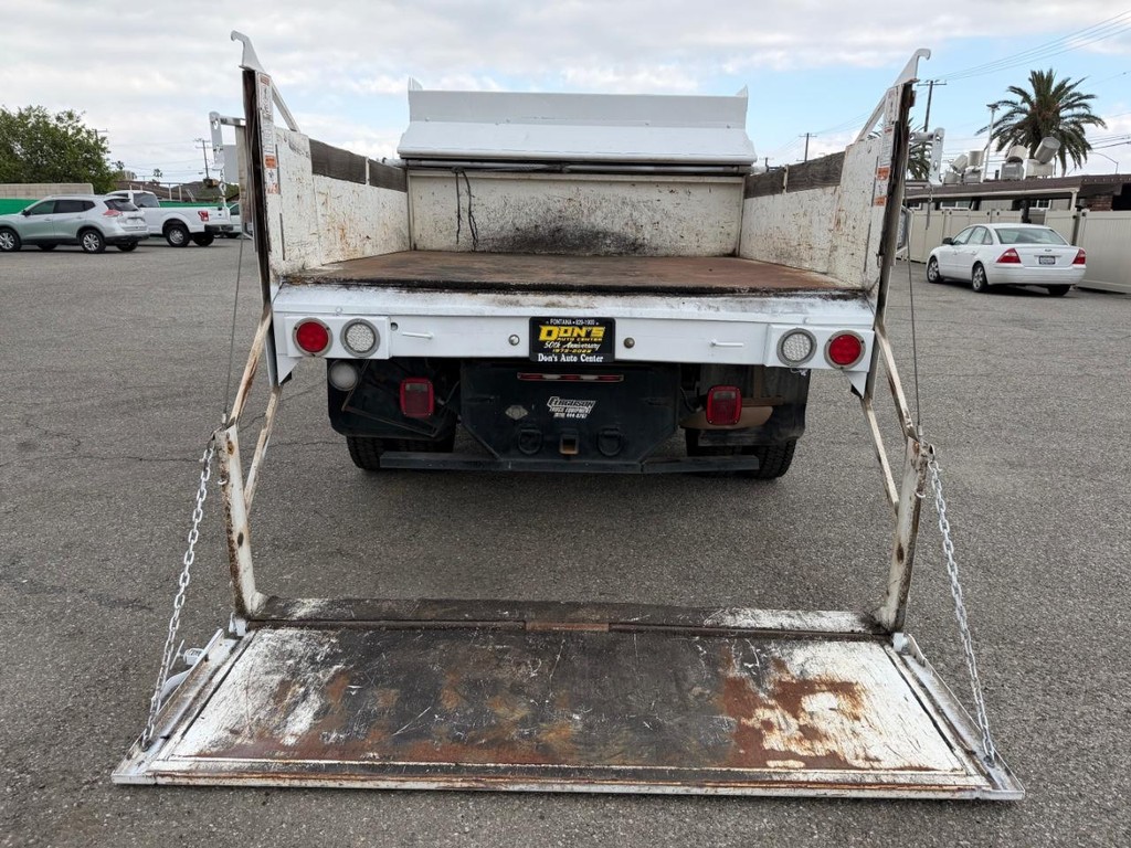 Ford F-550 Vehicle Full-screen Gallery Image 26