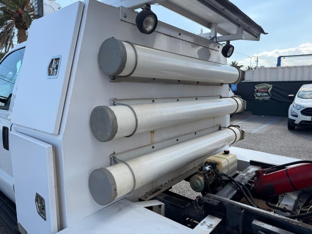 Ford F-550 Vehicle Full-screen Gallery Image 30