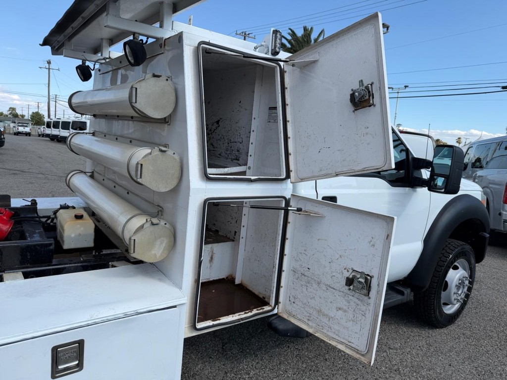 Ford F-550 Vehicle Full-screen Gallery Image 33