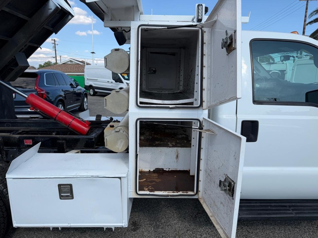 Ford F-550 Vehicle Full-screen Gallery Image 34