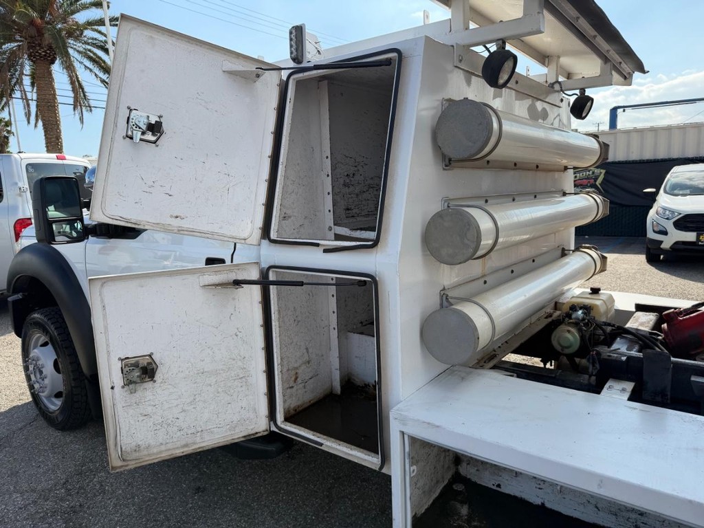 Ford F-550 Vehicle Full-screen Gallery Image 35