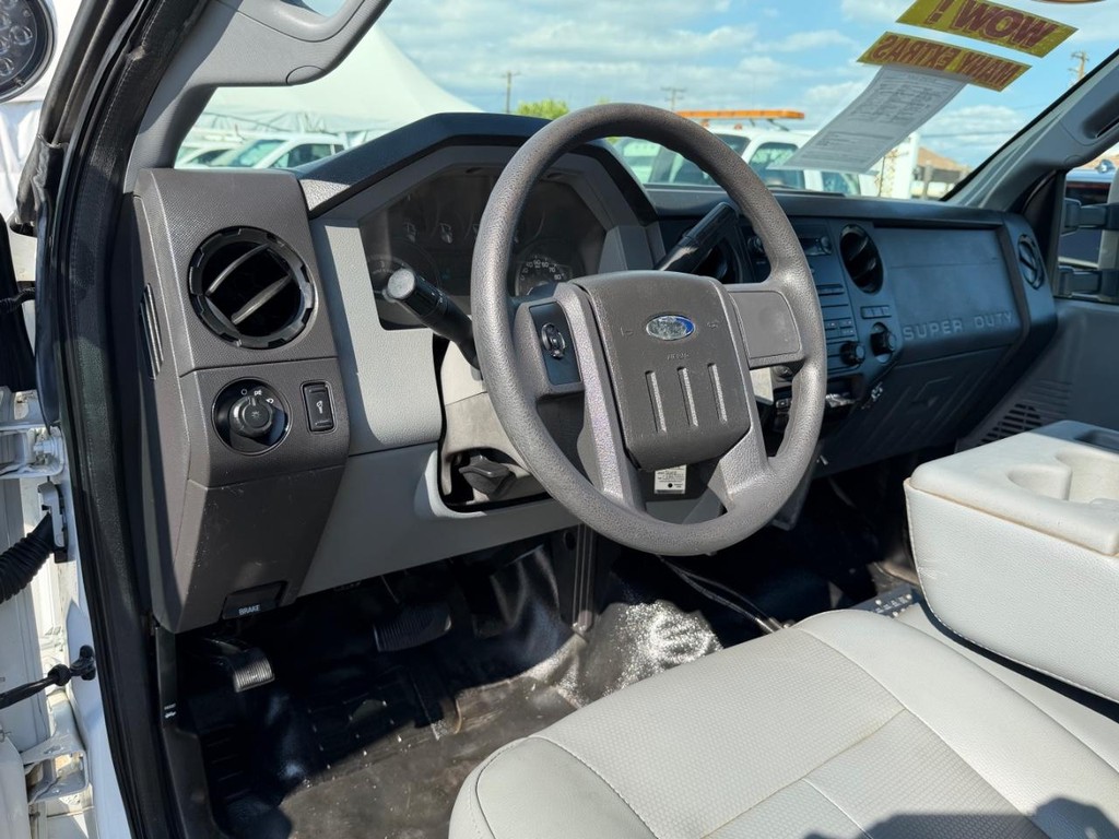 Ford F-550 Vehicle Full-screen Gallery Image 38