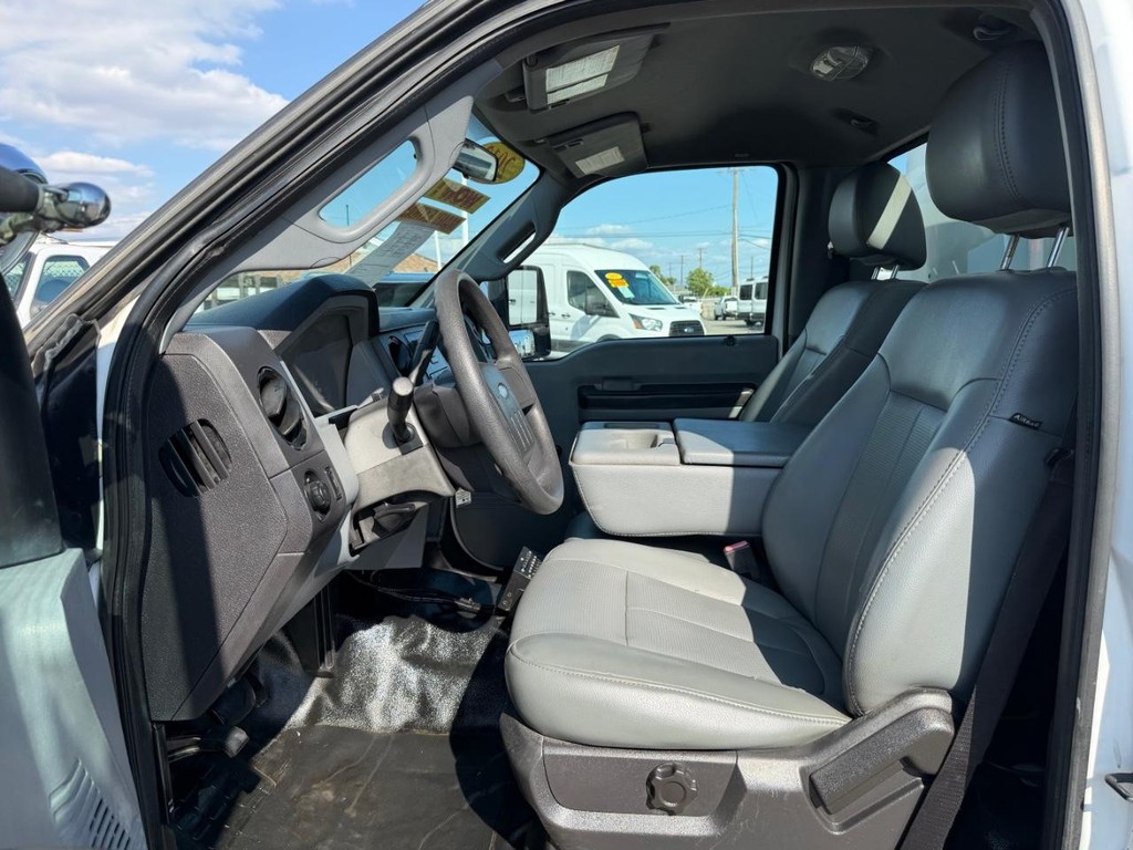 Ford F-550 Vehicle Full-screen Gallery Image 39