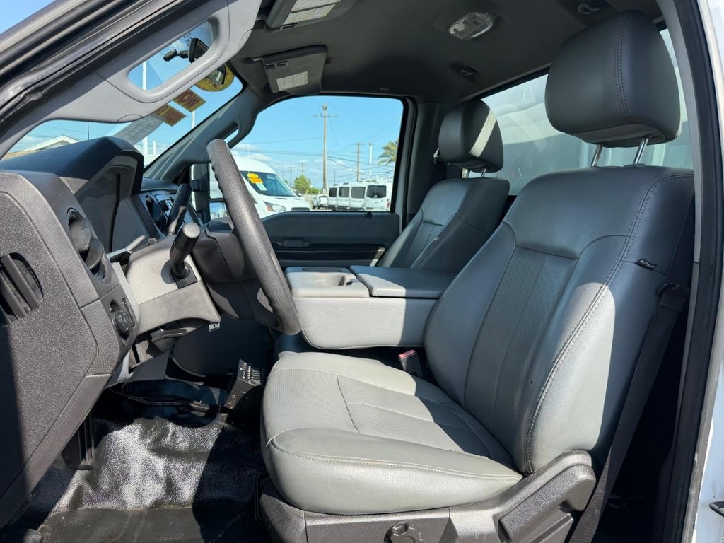 Ford F-550 Vehicle Full-screen Gallery Image 40