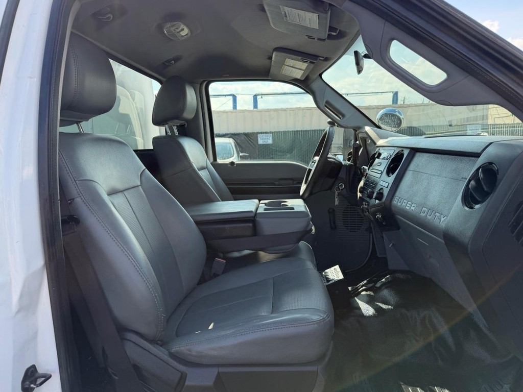 Ford F-550 Vehicle Full-screen Gallery Image 43