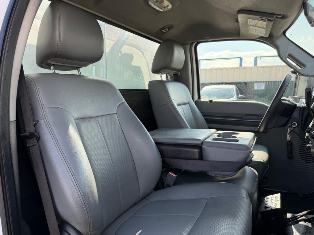 Ford F-550 Vehicle Full-screen Gallery Image 44