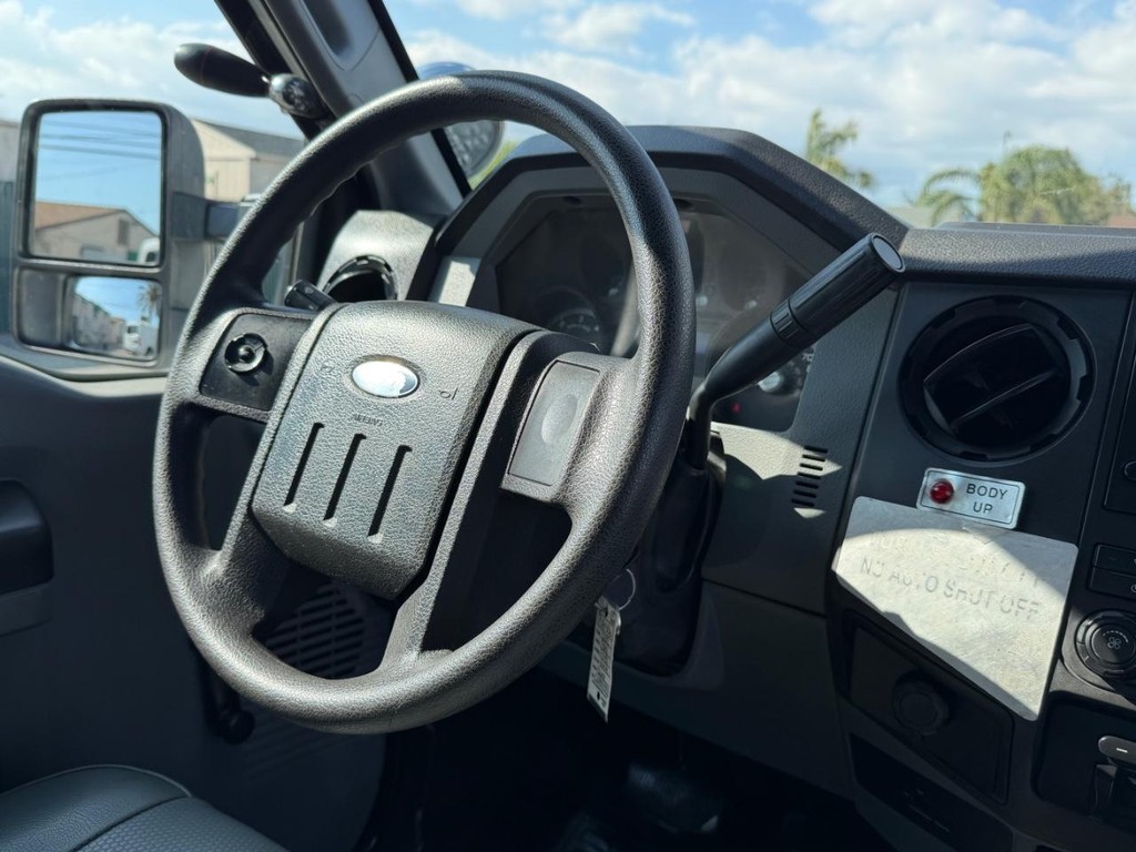 Ford F-550 Vehicle Full-screen Gallery Image 45