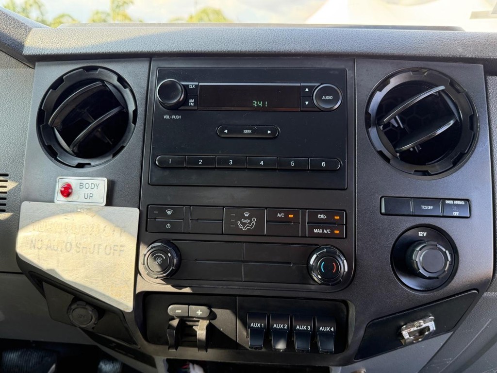 Ford F-550 Vehicle Full-screen Gallery Image 46