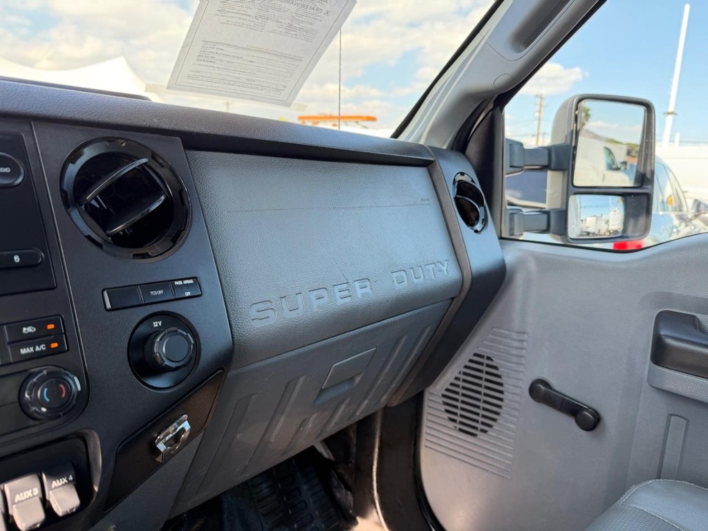 Ford F-550 Vehicle Full-screen Gallery Image 47