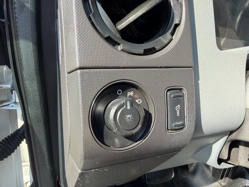 Ford F-550 Vehicle Full-screen Gallery Image 48