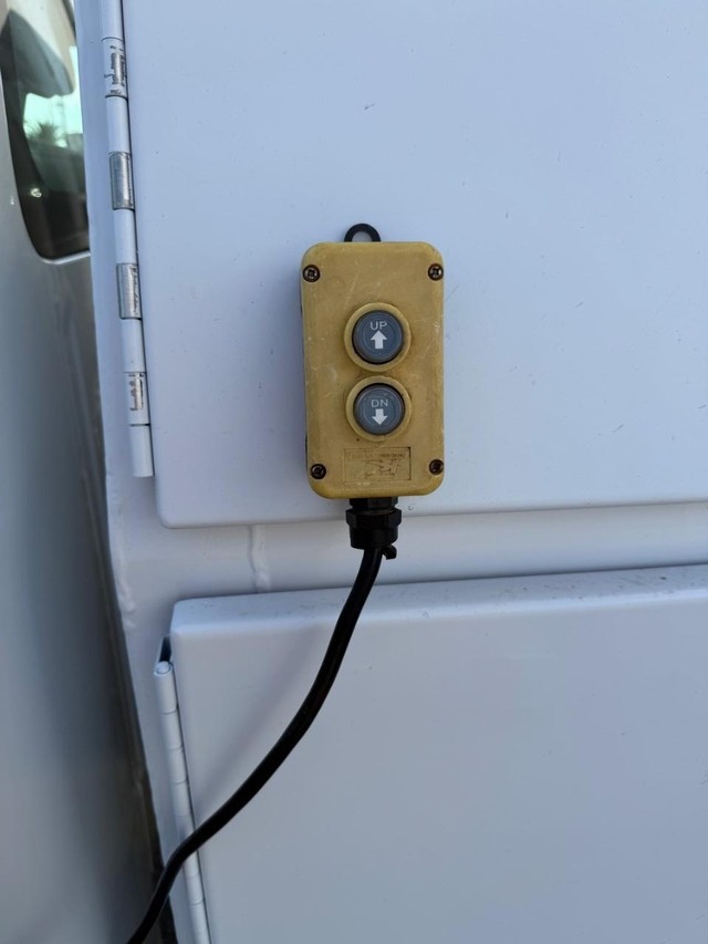 Ford F-550 Vehicle Full-screen Gallery Image 28