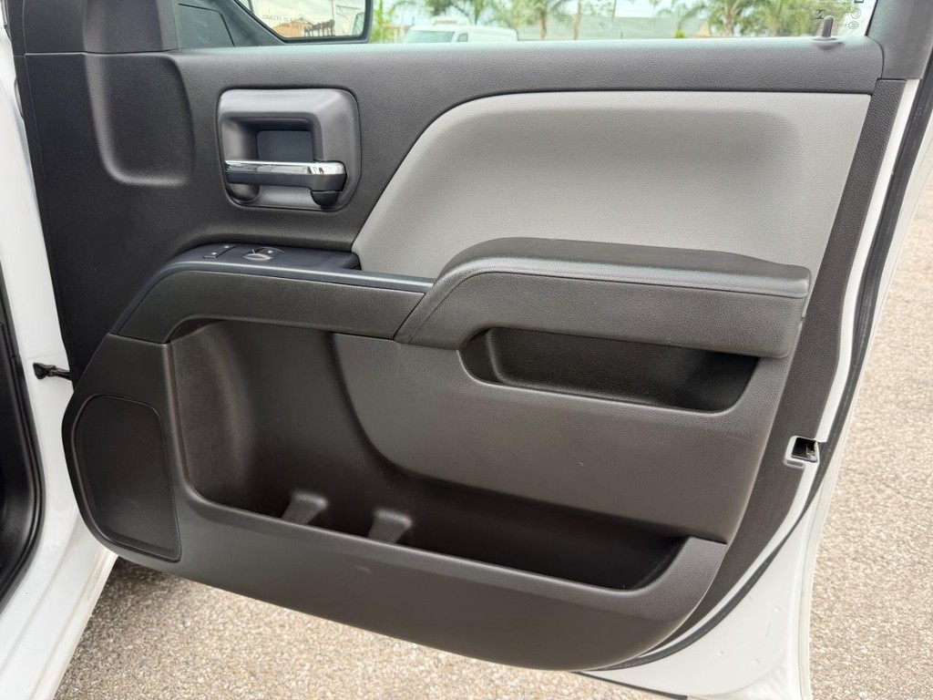 GMC Sierra 1500 Vehicle Full-screen Gallery Image 19