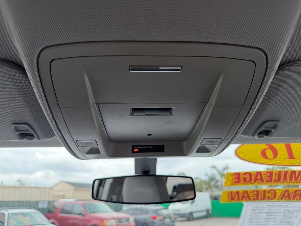 GMC Sierra 1500 Vehicle Full-screen Gallery Image 32