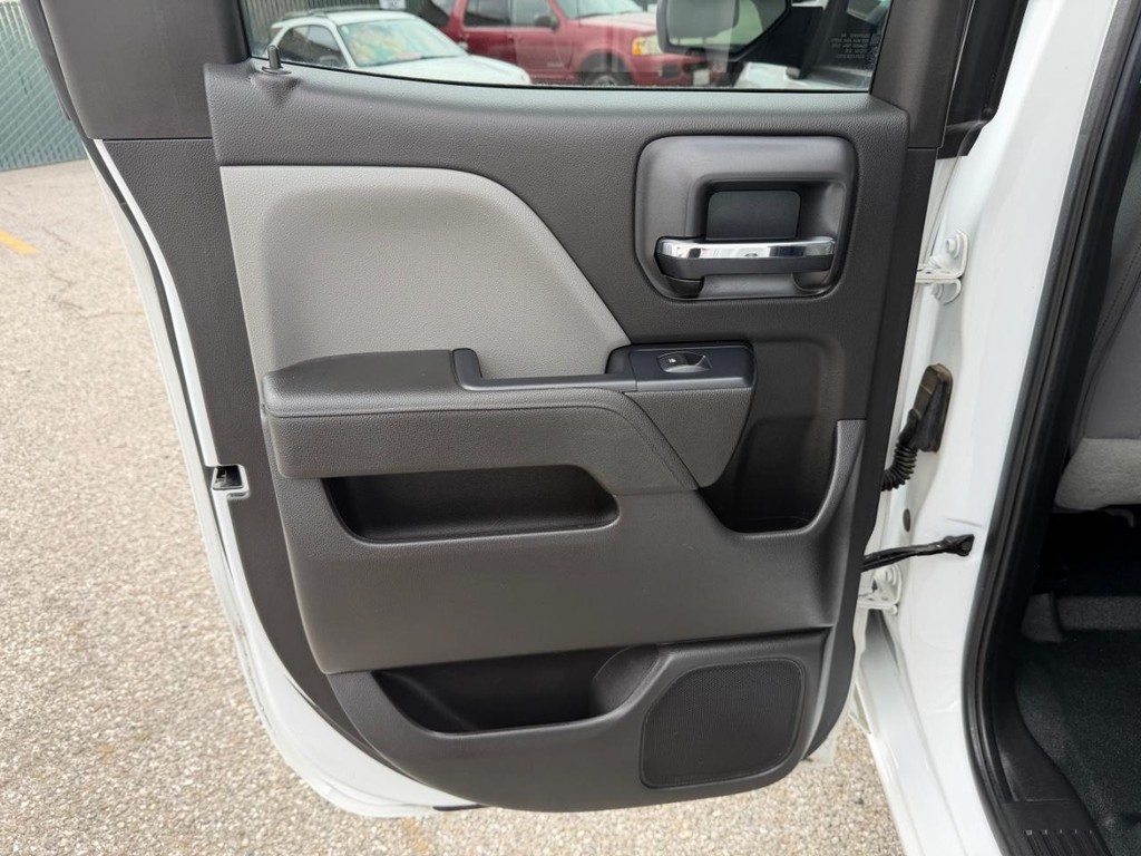 GMC Sierra 1500 Vehicle Full-screen Gallery Image 35