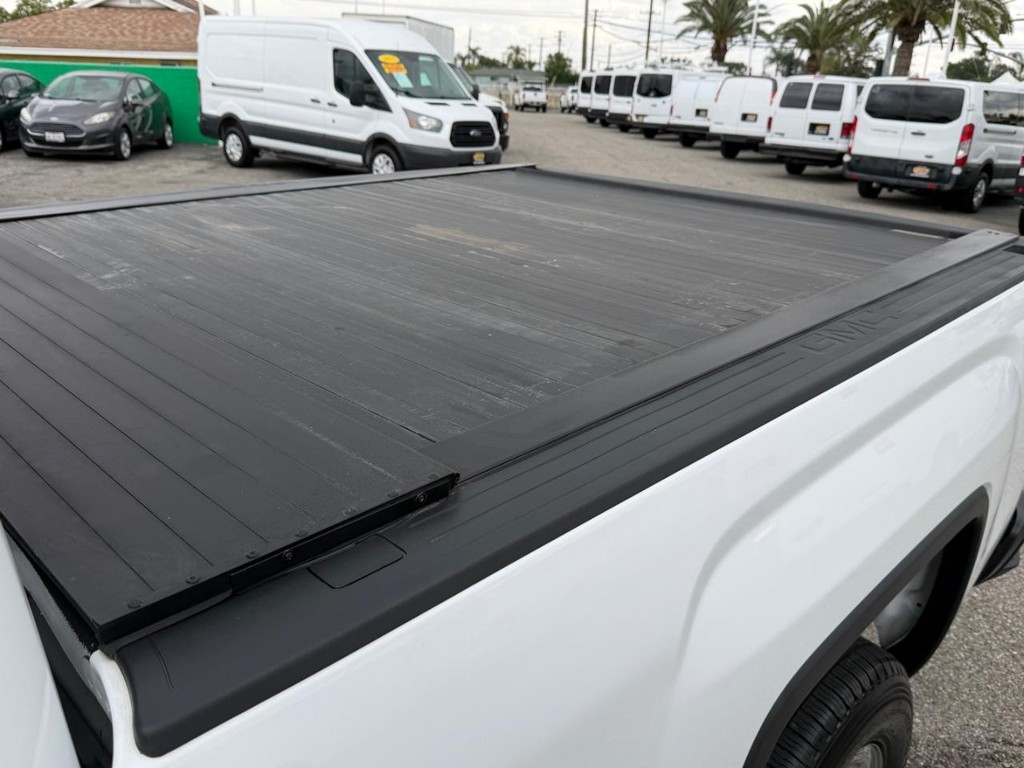 GMC Sierra 1500 Vehicle Full-screen Gallery Image 38