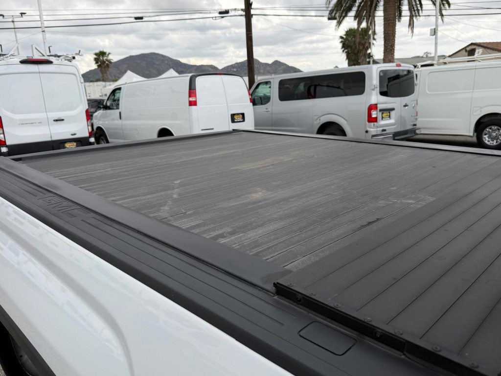 GMC Sierra 1500 Vehicle Full-screen Gallery Image 39