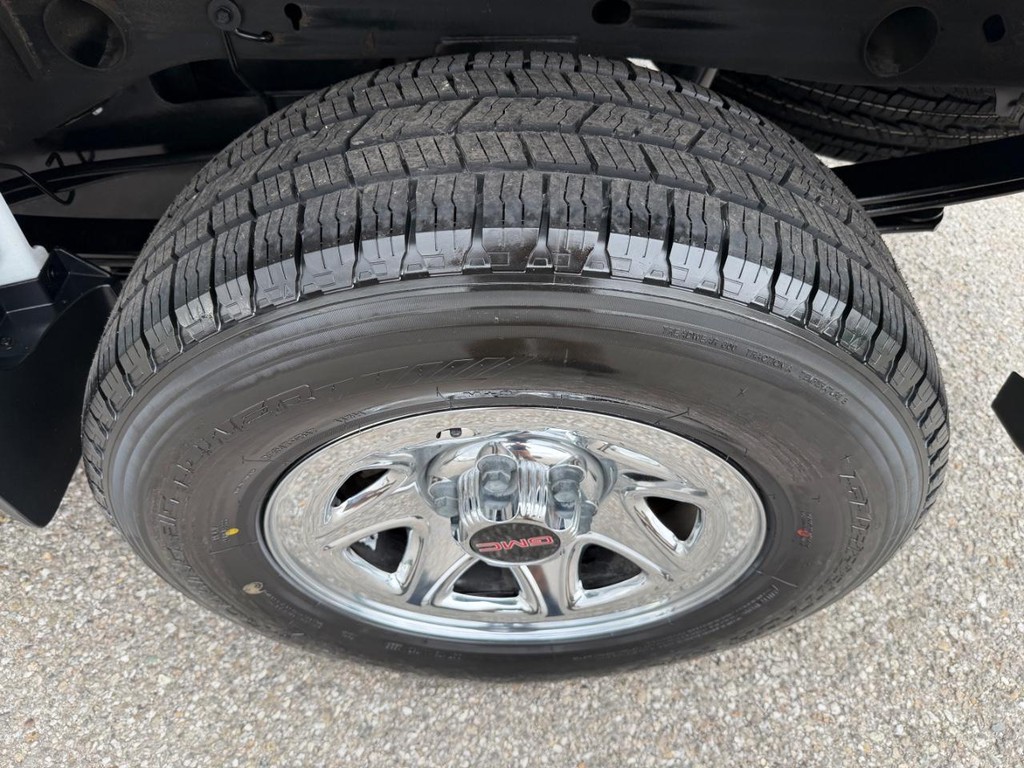 GMC Sierra 1500 Vehicle Full-screen Gallery Image 42