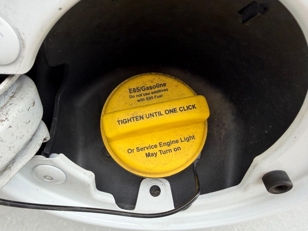 GMC Sierra 1500 Vehicle Full-screen Gallery Image 43