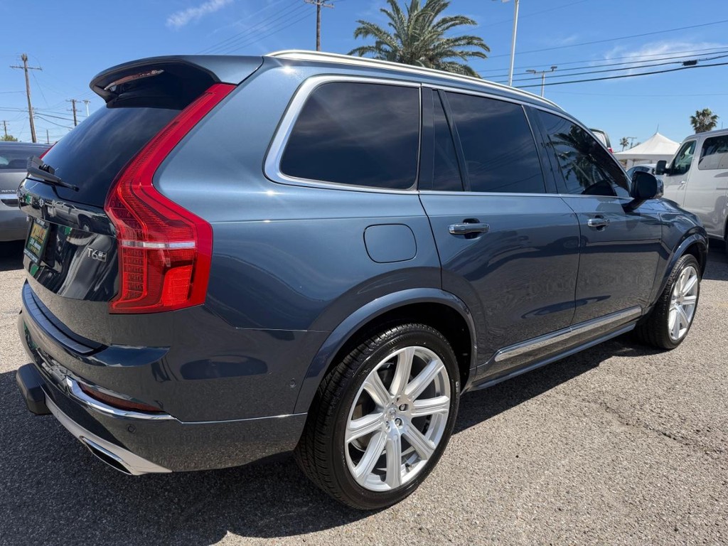 Volvo XC90 Vehicle Full-screen Gallery Image 06