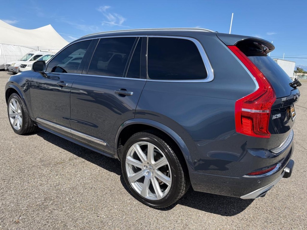 Volvo XC90 Vehicle Full-screen Gallery Image 11