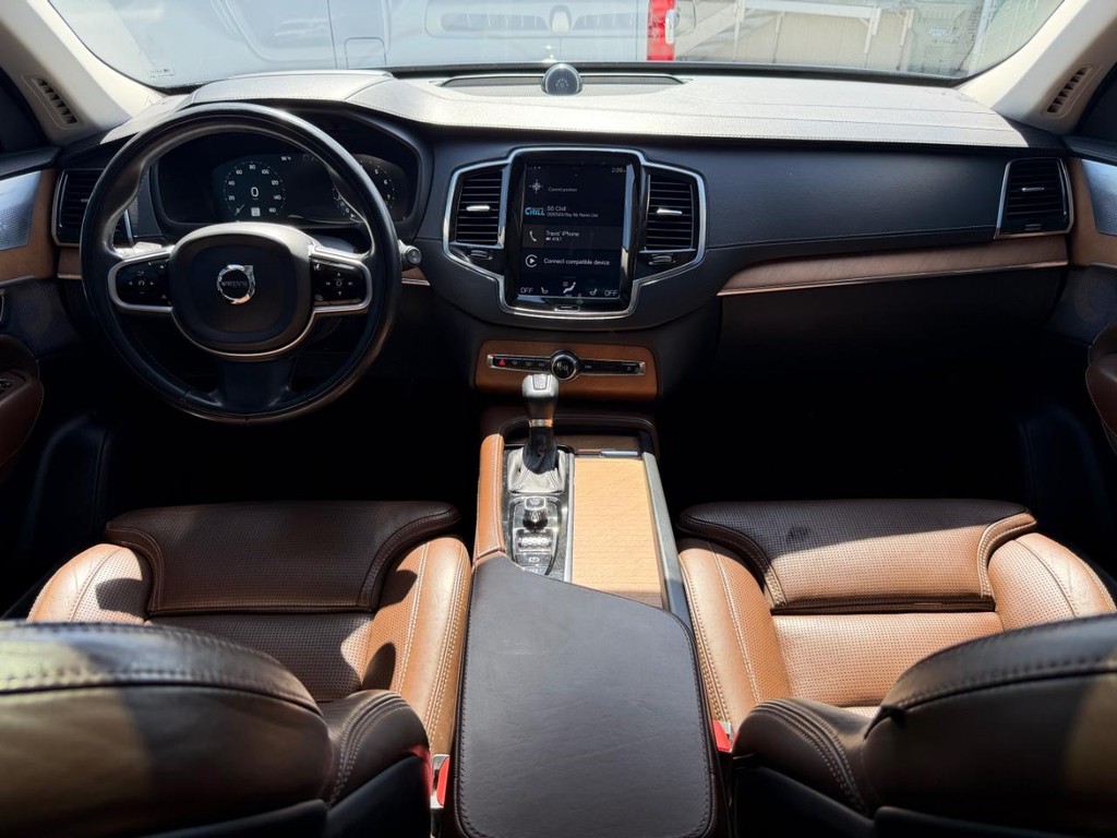 Volvo XC90 Vehicle Full-screen Gallery Image 24