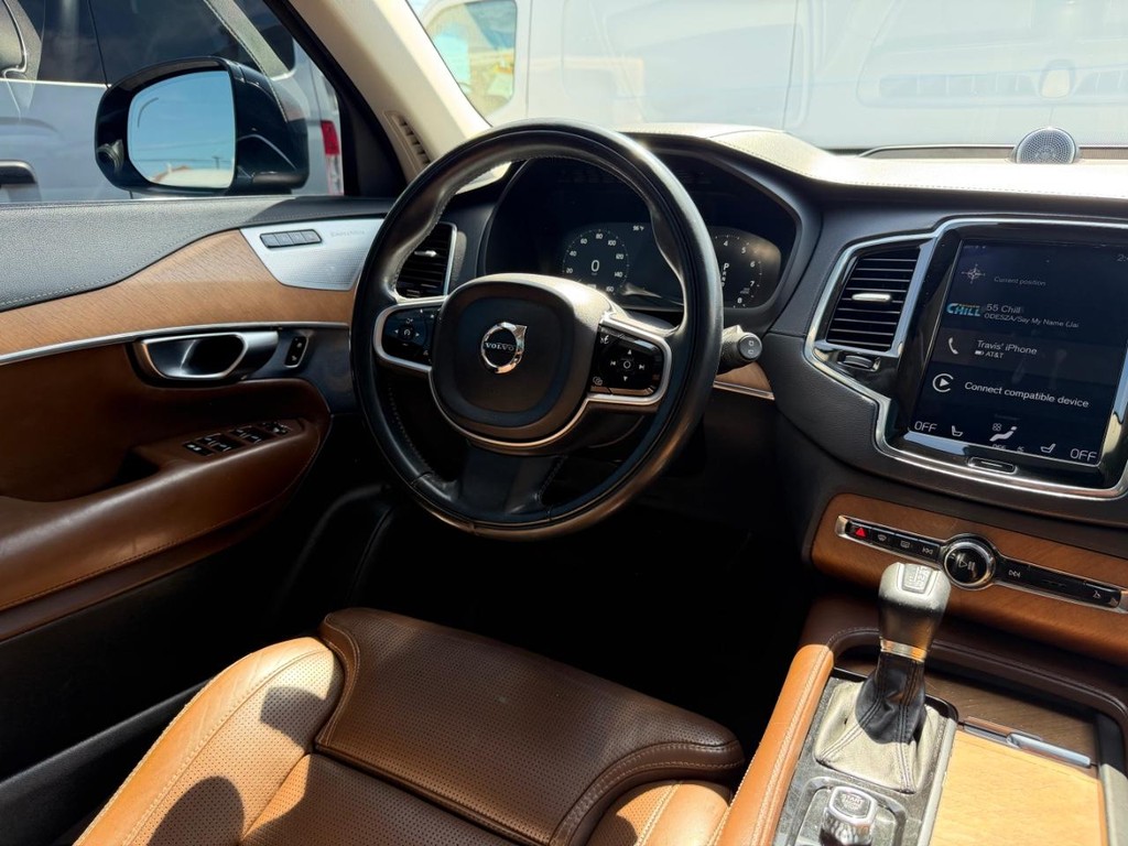 Volvo XC90 Vehicle Full-screen Gallery Image 25