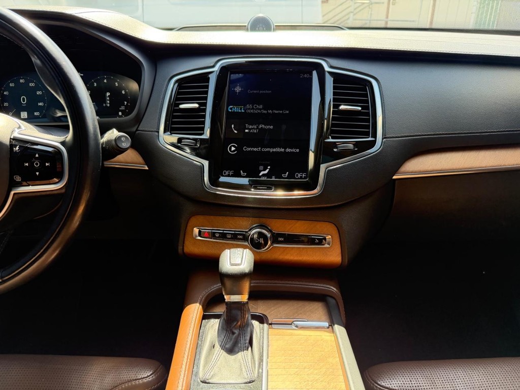 Volvo XC90 Vehicle Full-screen Gallery Image 26