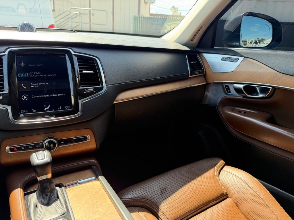 Volvo XC90 Vehicle Full-screen Gallery Image 27