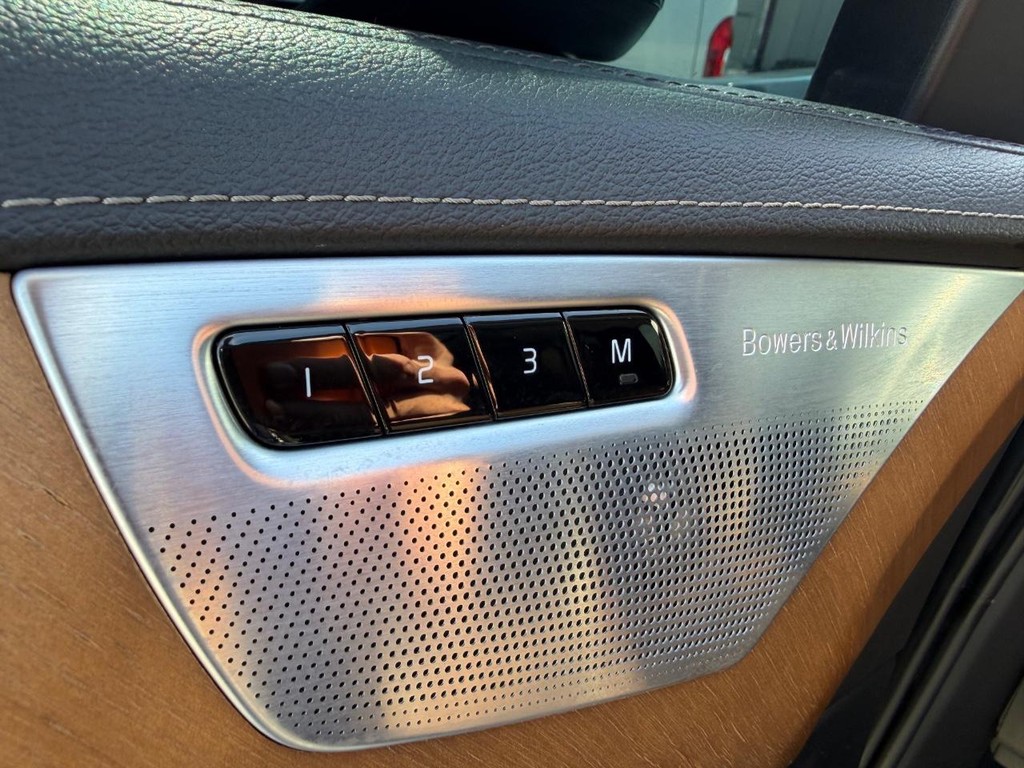 Volvo XC90 Vehicle Full-screen Gallery Image 31