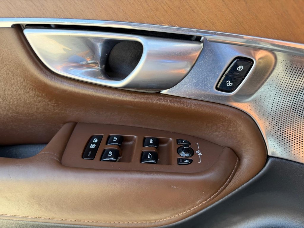 Volvo XC90 Vehicle Full-screen Gallery Image 32