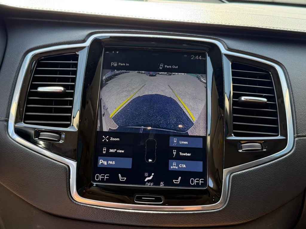 Volvo XC90 Vehicle Full-screen Gallery Image 34