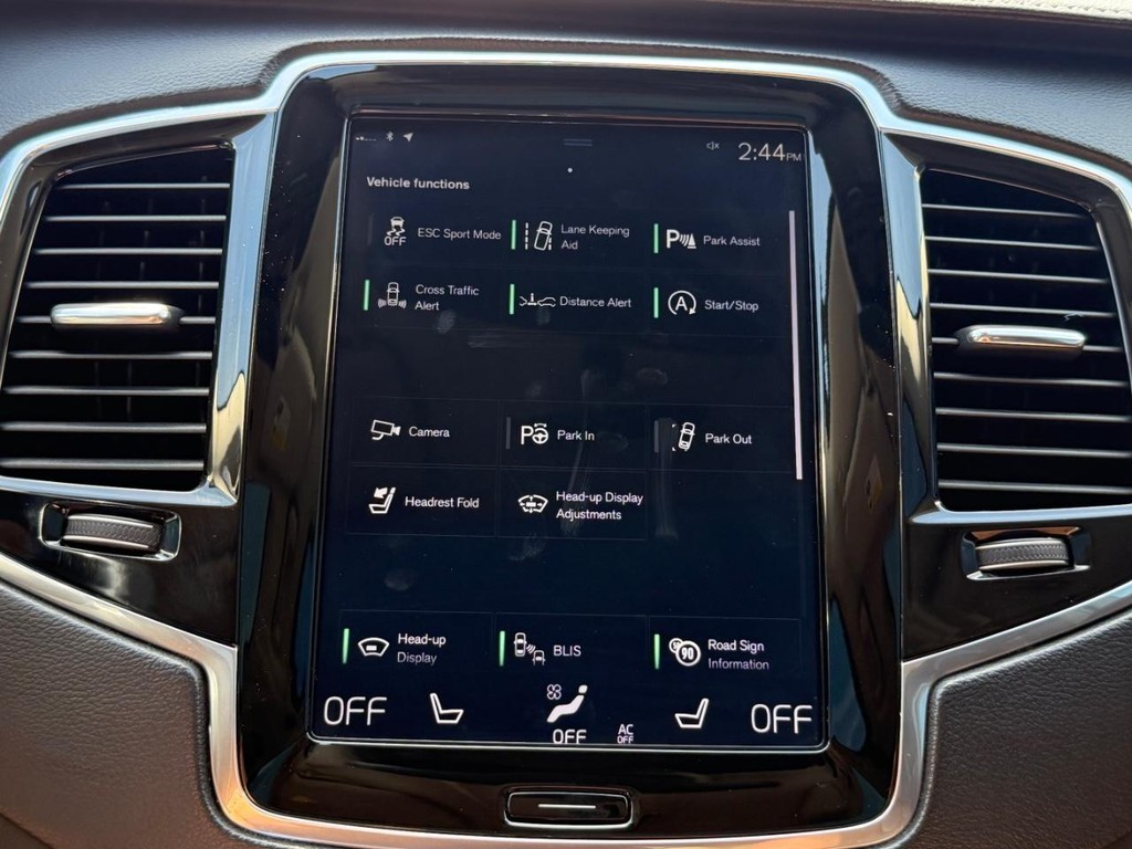 Volvo XC90 Vehicle Full-screen Gallery Image 36